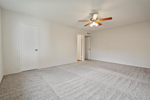 Building Photo - 3002 Lindbergh Dr