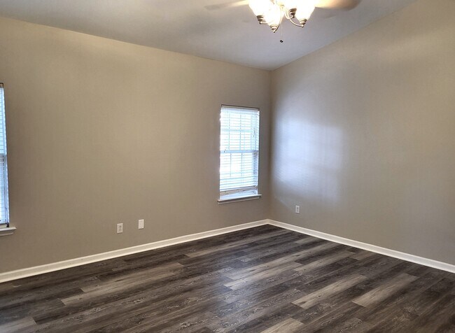 Building Photo - 8300 Neuse Hunter Dr