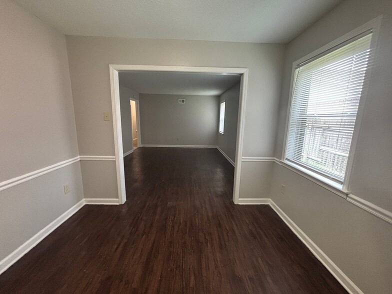 Building Photo - 3132 Rosebay Ln