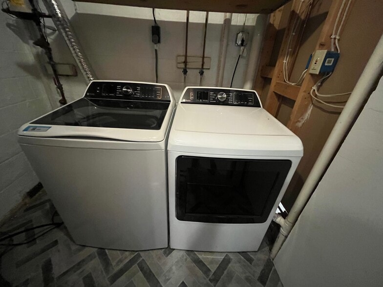 Basement Laundry Room - 9415 Riverbrink Ct