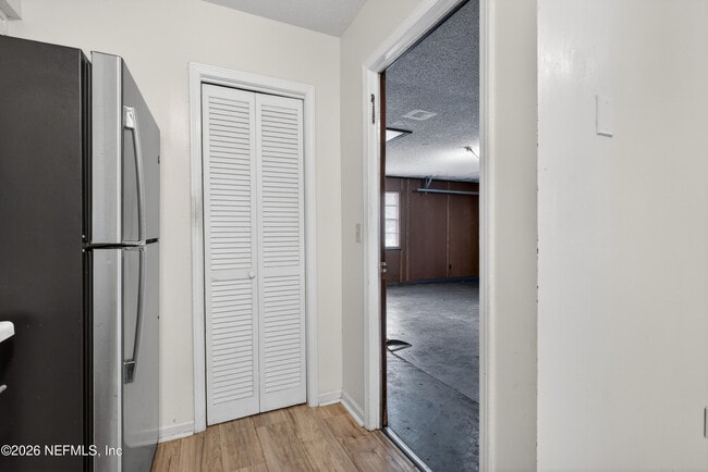 Building Photo - 217 Quince Ct