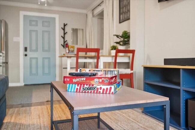 Building Photo - Fully Furnished, Fully Updated, Fully Fort Worth!