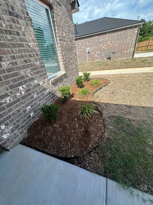Building Photo - *Newly Built* 3 Bed 2 Bath 2 Car Garage