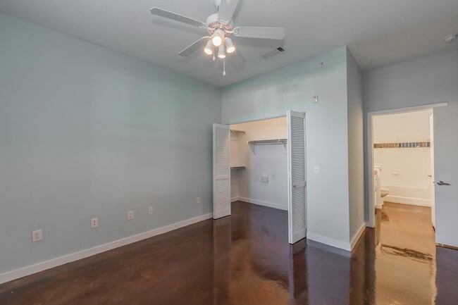Building Photo - Texas & Pacific (T&P) Loft with stunning downtown views!