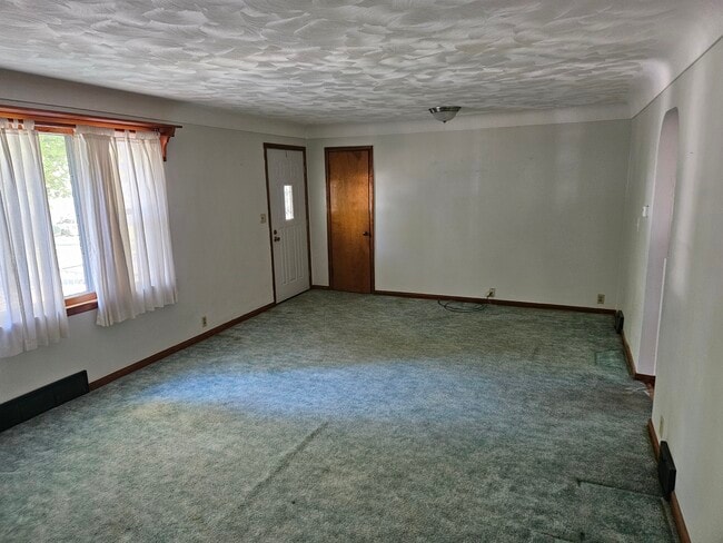 Building Photo - 209 Maple Ct