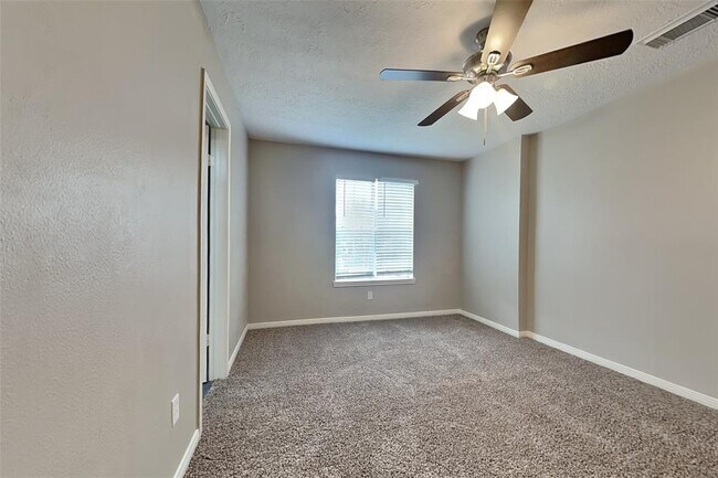 Building Photo - 11942 Hillbrook Dr