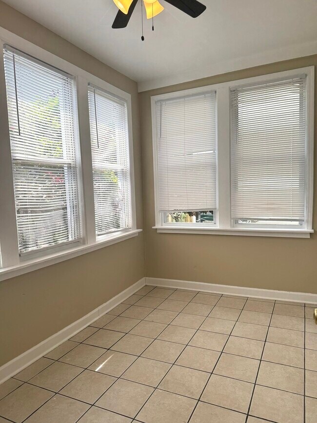 Building Photo - 4421 W Wrightwood Ave