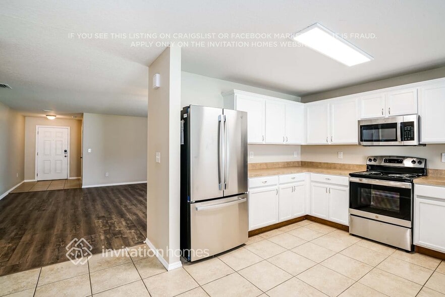 Building Photo - 30751 Sonnet Glen Dr