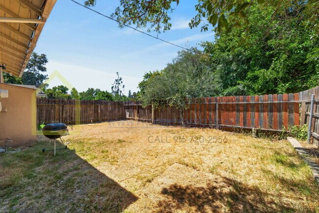 Building Photo - Charming 2-Bedroom Bungalow Retreat in Sacramento