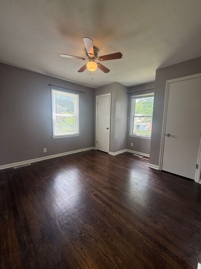 Building Photo - Charming 2-Bedroom, 1-Bath Home in Raytown, MO – Modern Finishes & Spacious Yard!