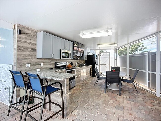 Building Photo - 6531 Santiago Ct