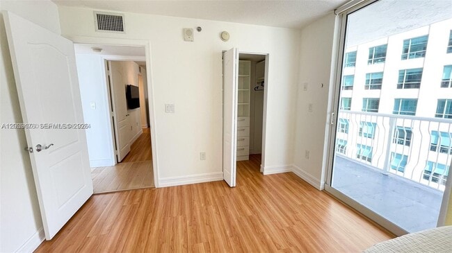 Building Photo - 1200 Brickell Bay Dr