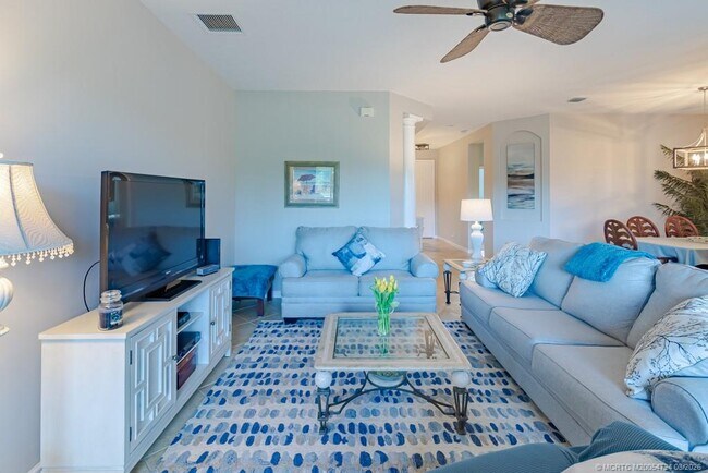 Building Photo - 2371 SW Carriage Hill Terrace