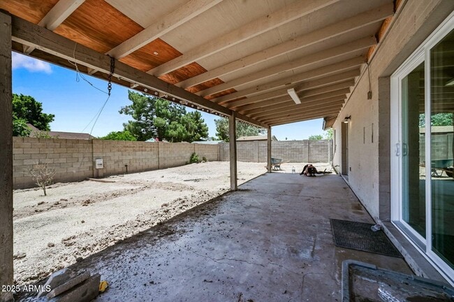 Building Photo - 531 W Emelita Ave