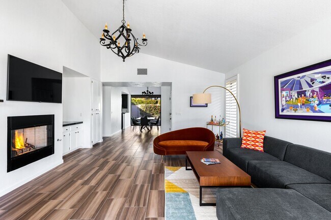 Building Photo - Stylish Palm Springs Retreat with Pool