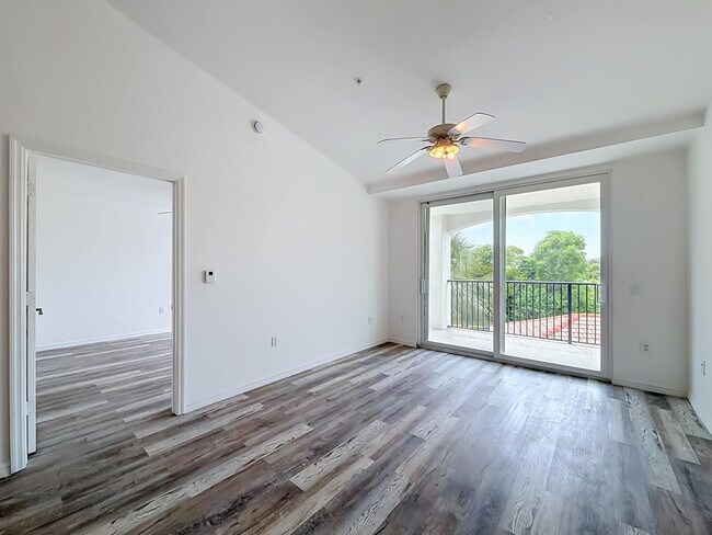 Building Photo - 1119 Villa Cir
