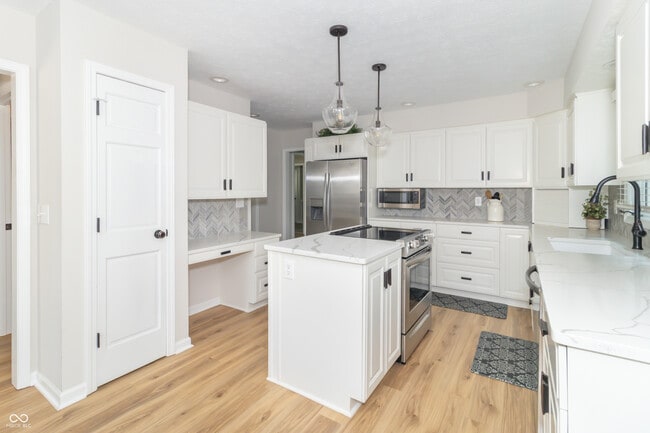 Building Photo - 8429 Catamaran Dr