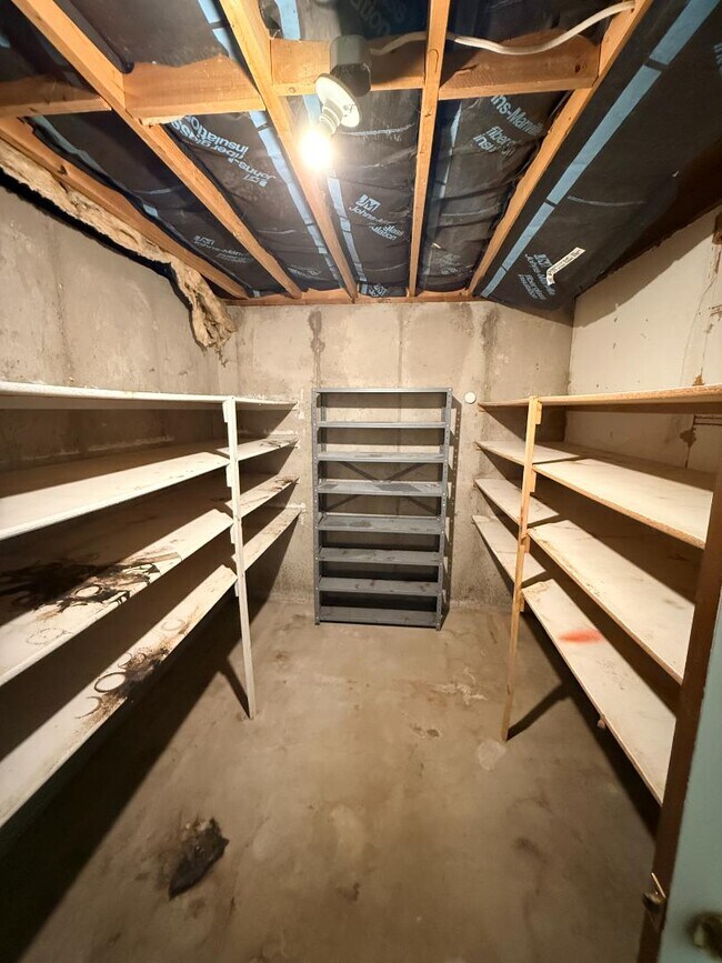 Building Photo - 633 S 1500 E