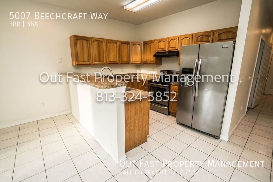 Building Photo - 5007 Beechcraft Way