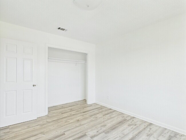 Building Photo - Lower Level 2/1