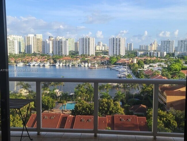 Building Photo - 3600 Yacht Club Dr