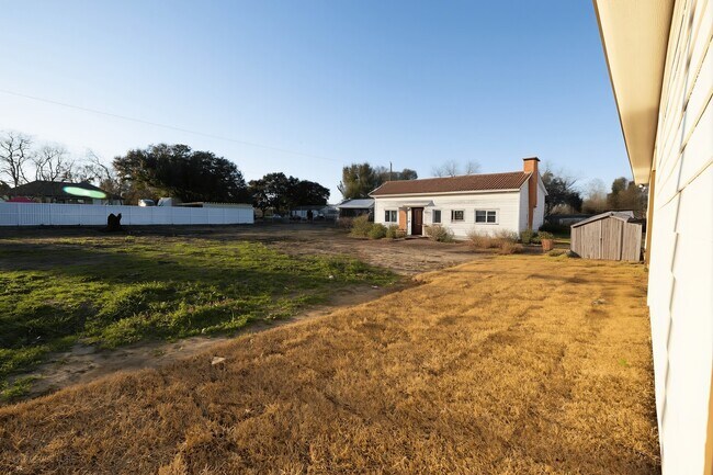 Building Photo - 20733 Emerald St