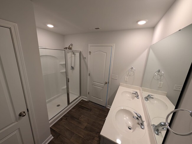 #2 full bathroom - double sink vanity in Master bedroom. - 1682 Weatherend Dr