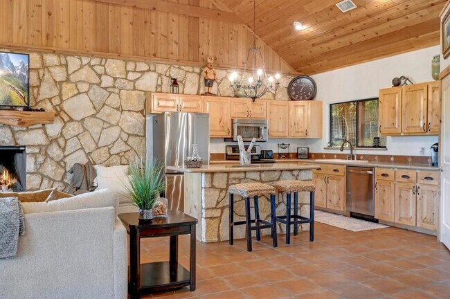 Building Photo - 401 Madrone Canyon Dr