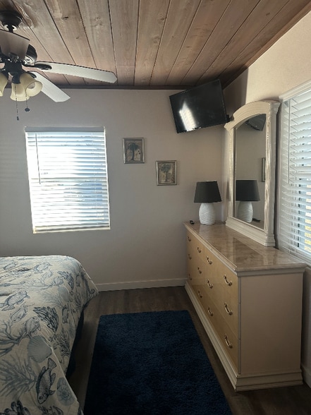 Building Photo - 204 E Ave C