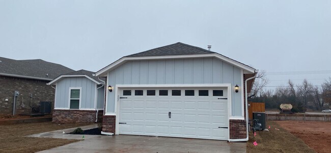 Building Photo - 3 Bedroom 2 Bathroom 2 Car Garage Home in Oakdale School District
