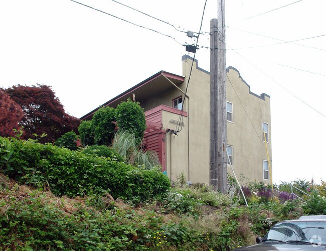 Building Photo - Lomita Vista