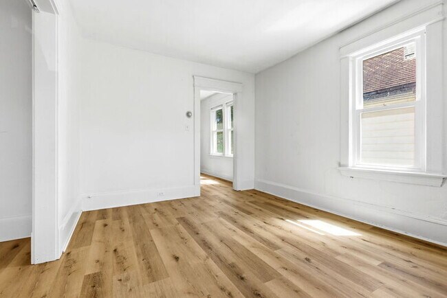 Building Photo - 2935 E 121st St