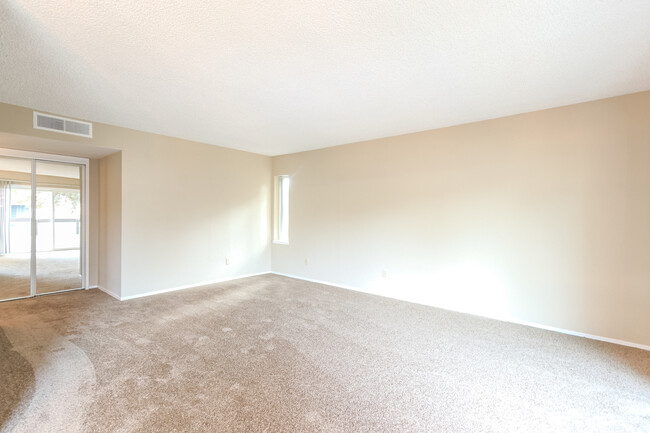 Building Photo - LOVELY AND SPACIOUS 2BR 2BA CONDO!!!