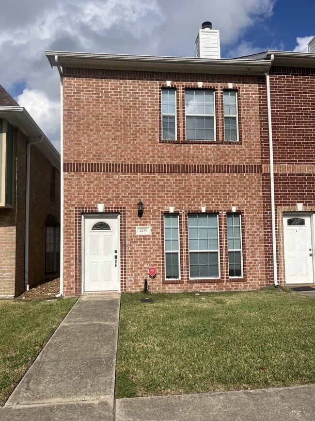 Building Photo - 4219 Benard Ct