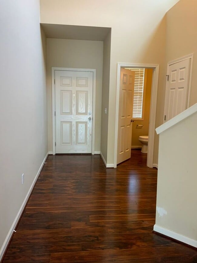 Building Photo - AVAILABLE NOW!! Puyallup 4bdr 2.5bath home...