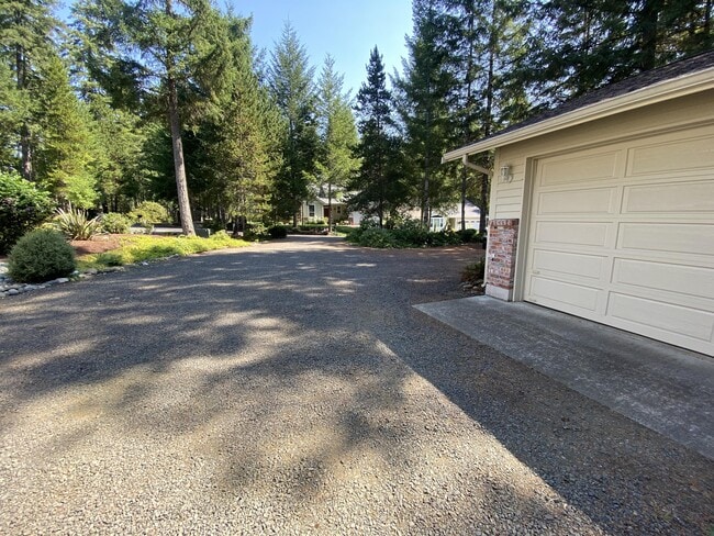 Building Photo - 501 E Michelle Dr