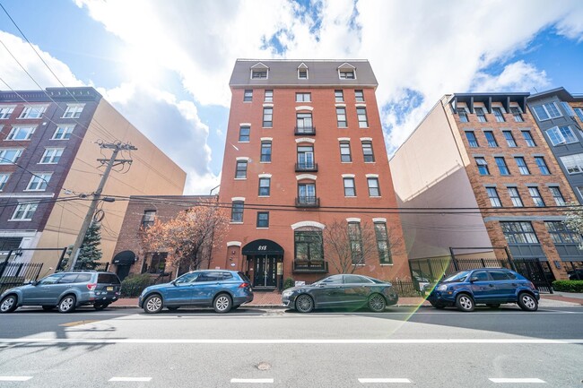 Building Photo - 818 Jefferson St