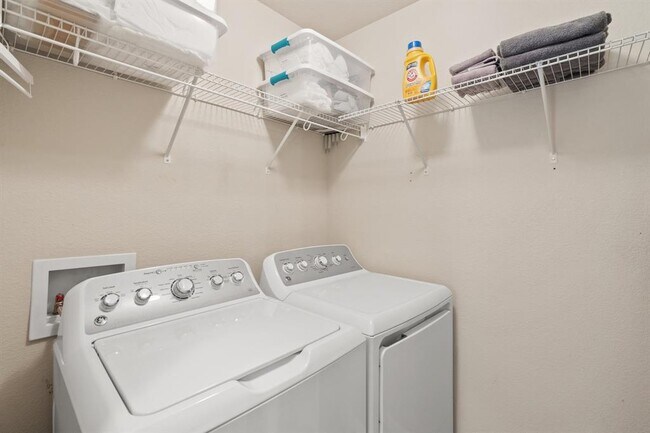 Building Photo - 1900 Melissa Oaks Ln