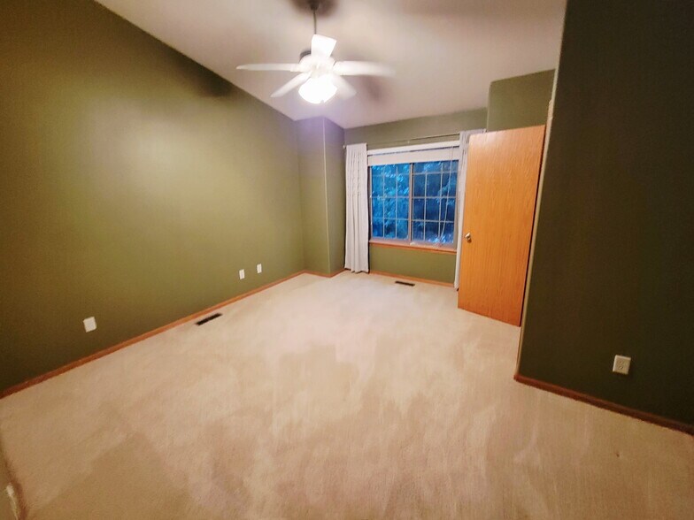 Building Photo - 162 Broadmoor Ln