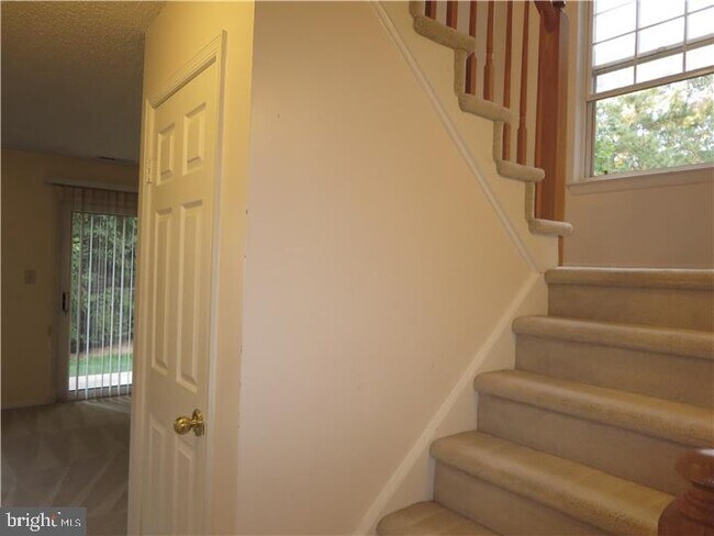 Building Photo - 33 Ketley Pl