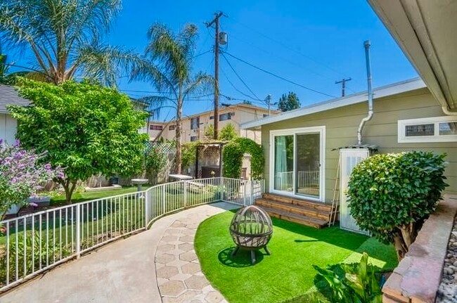 Building Photo - 7128 Mammoth Ave