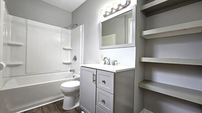 Building Photo - 158 Main St