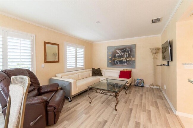 Building Photo - 987 Wellington Ct