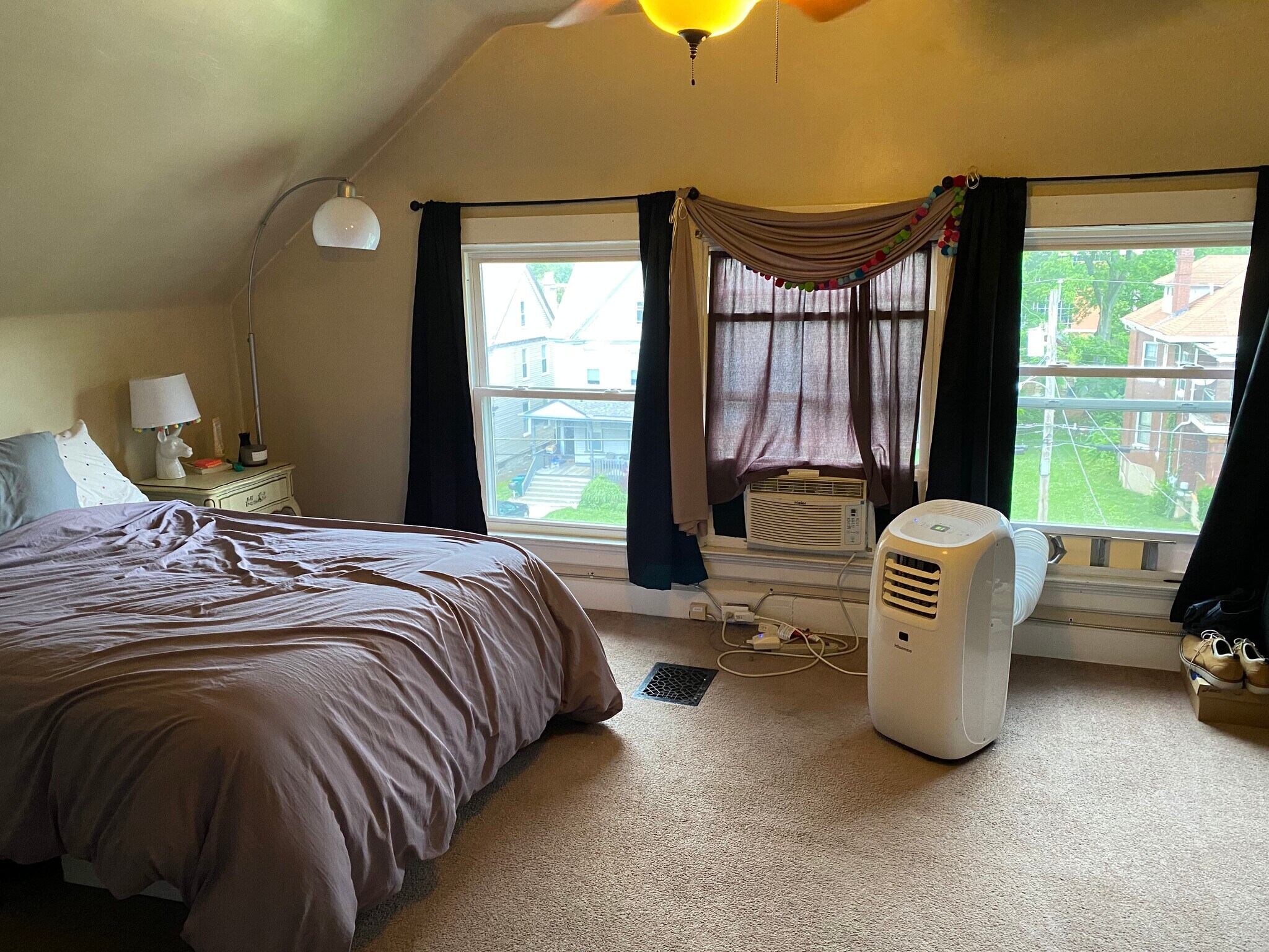 Building Photo - 1367 Burdette Ave