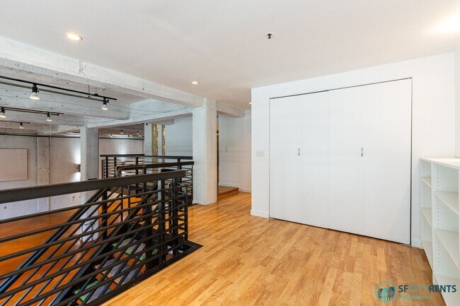 Building Photo - SoMA: Ground Level Conversion Live/Work Lo...