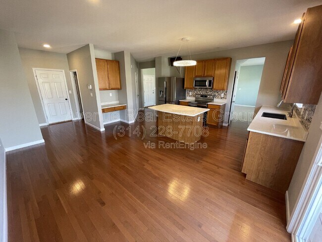 Building Photo - 5533 Emerald Pl Dr