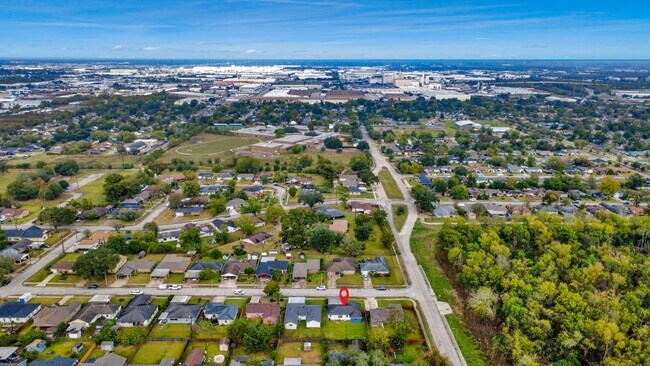 Building Photo - 8534 Fillmore St