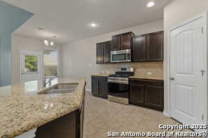 Building Photo - 611 Rose Spoonbill