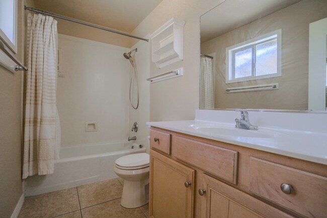 Building Photo - 845 W Romo Jones St