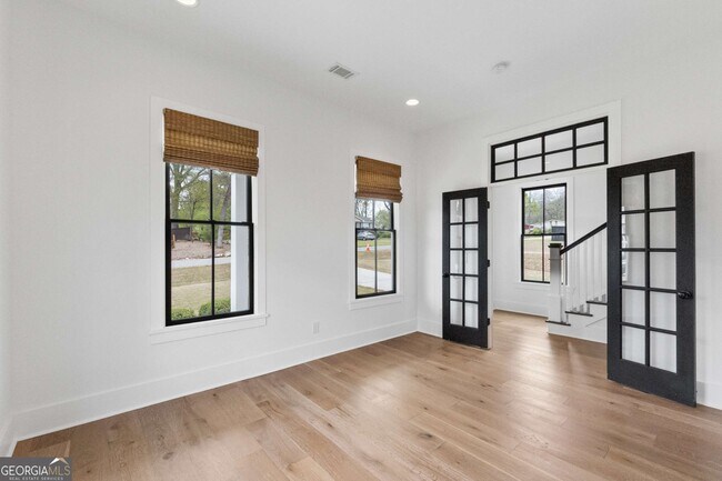 Building Photo - 98 Middle St